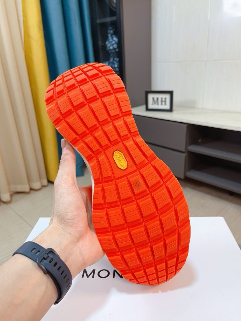 Moncler Men's Black and Charcoal Low-Top Sneakers